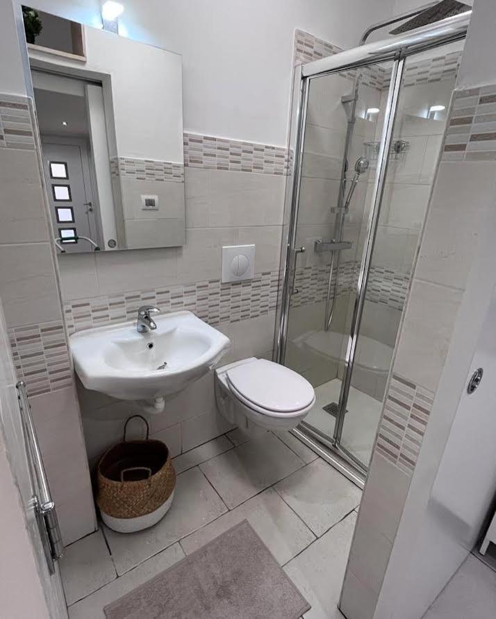Al Rifugio Di Rosmy Apartment Bari Ngoại thất bức ảnh