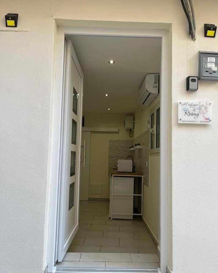 Al Rifugio Di Rosmy Apartment Bari Ngoại thất bức ảnh